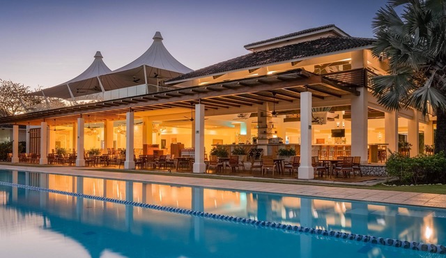 Beachfront luxurious penthouse with 4BR, 4 baths for up to 8