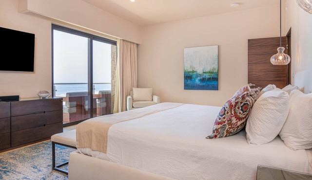 Beachfront Luxury Studio Suite in Exclusive Diamante Golf
