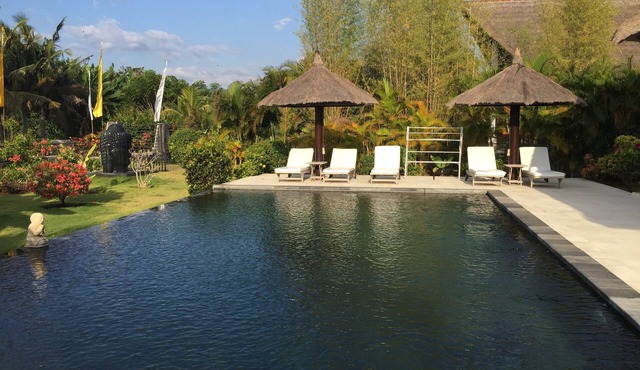 Beachfront Luxurious Villa with pool in Lovina