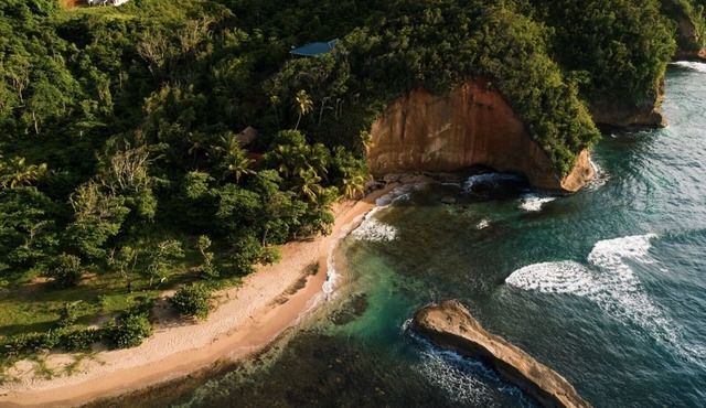 Beachfront Luxury 2 bedroom Villa with private Pool