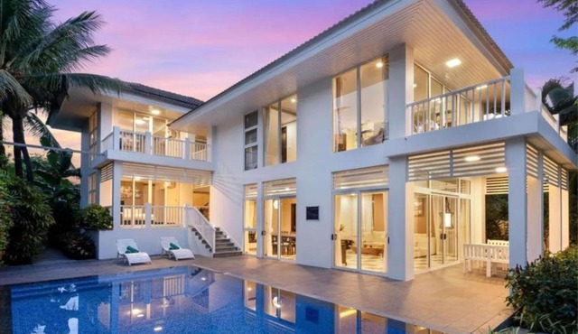 Beachfront Luxury 5BR Villa Private Pool Near My Khe Beach, Premier Village Resort