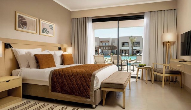 Beachfront Luxury Awaits | Swim-Up Room, Spa, Family Fun & Snorkeling Paradise