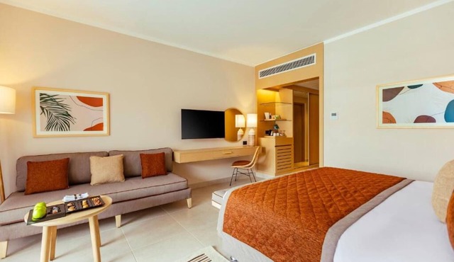 Beachfront Luxury Awaits | 4 Rooms, Pools, Family Fun & Snorkeling Paradise
