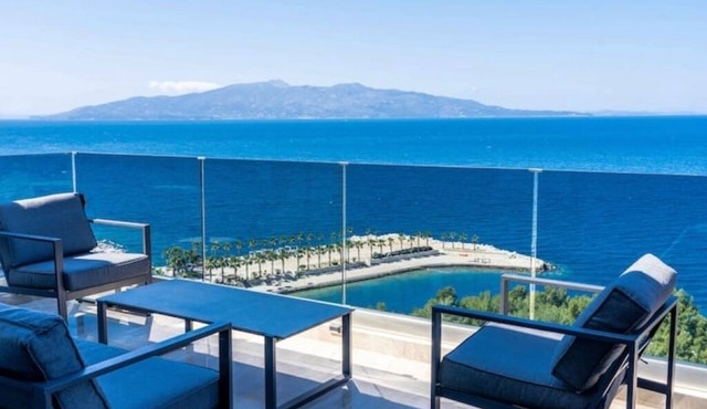 Beachfront Luxury Penthouse.