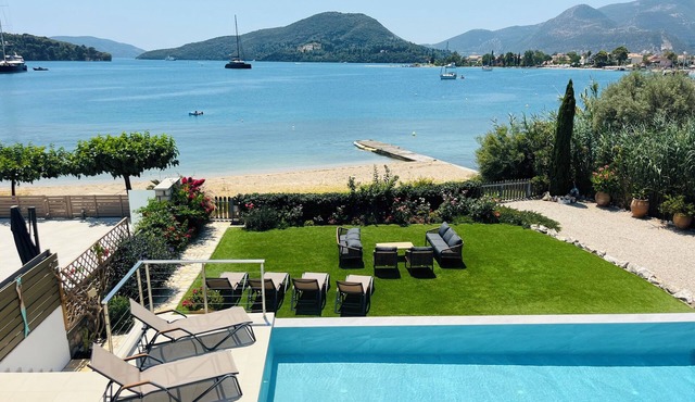 BEACHFRONT Luxury Villa - Private Swimming Pool, Garden & Direct Beach Access