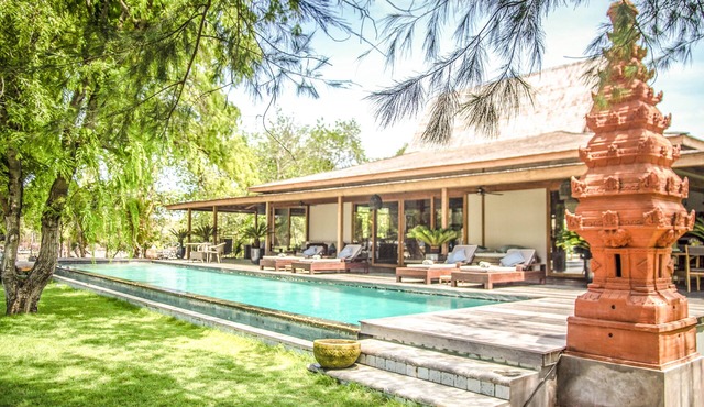 Beachfront Luxury Villa in Gili Meno