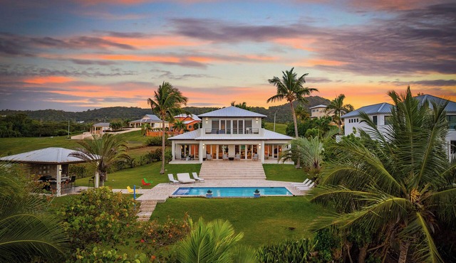 Beachfront Luxury Villa: 3BR, 3.5BA,Gazebo,Pool, Secluded Beach, Gated Community