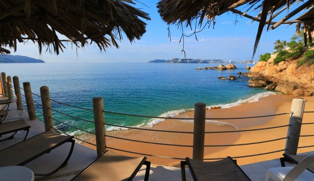 Beachfront Suite at Hotel Torres Gemelas
