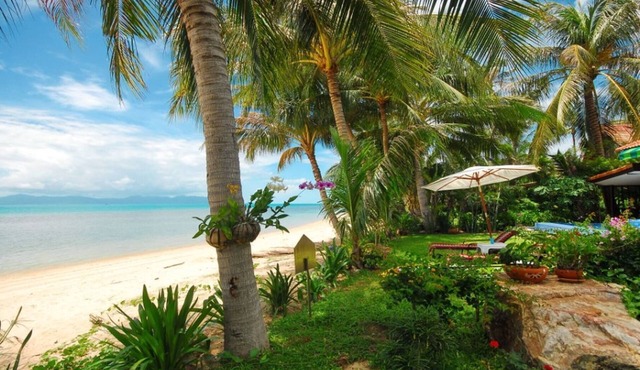 Beachfront Oasis With Private Pool and Jacuzzi on Samui's Bang Por Beach
