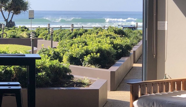 Beachfront-ocean views-central location