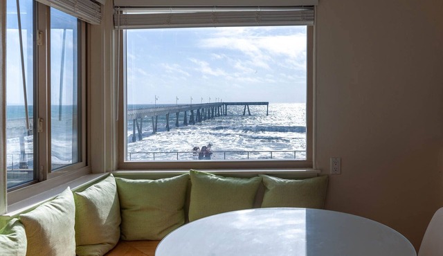 Beachfront Ocean Views 20 Mins to SF!