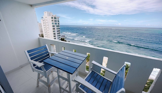 Beachfront Oceanview Condo 1BR/BA Balcony & Pool