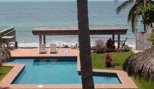 BEACHFRONT on a Budget! ~ Condo Sereno ~ Low Beachfront Rate!