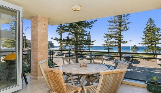 Beachfront on Golden Mile FREE Wi-Fi and Netflix