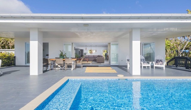 beachfront, private pool, full kitchen n BBQ, free fast wifi w unlimited data
