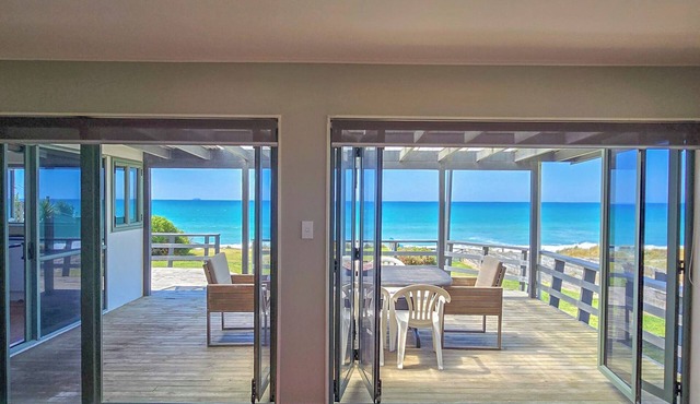 Beachfront Pad - relax and unwind