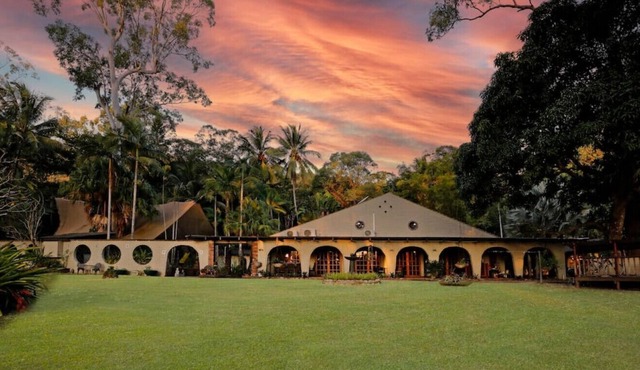 Beachfront Paradise Araluen Resort Close to Cairns