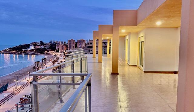 Beachfront Penthouse, 360 Large Private Terrace