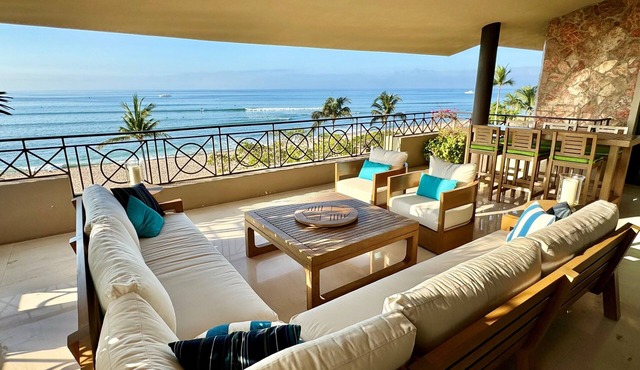 BEACHFRONT PENTHOUSE - Premier/Cook/Golf Cart