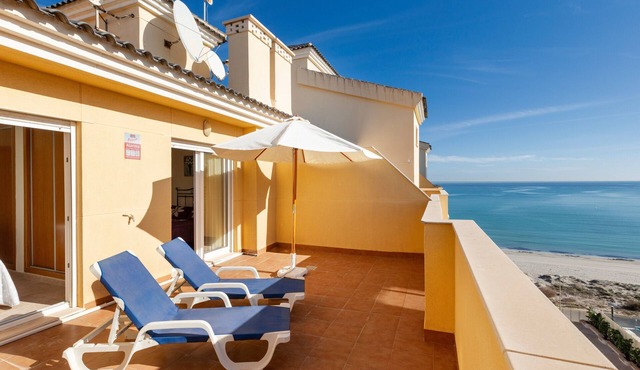 Beachfront Penthouse with Wi-fi & Pool