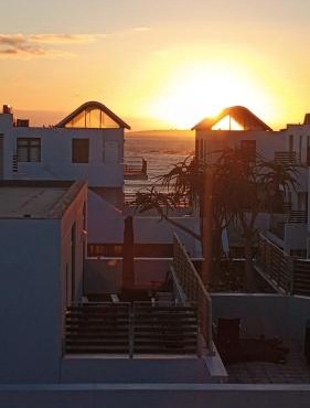 Beachfront Penthouse with balcony and parking