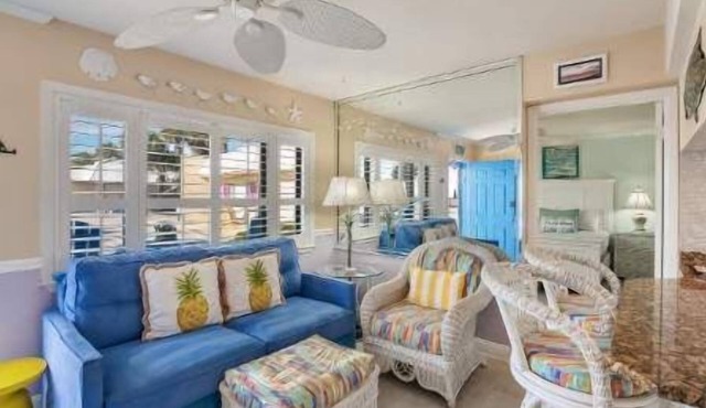 Beachfront property with Free Beach Srv! Gulf Views! Right off of Old hwy 98!