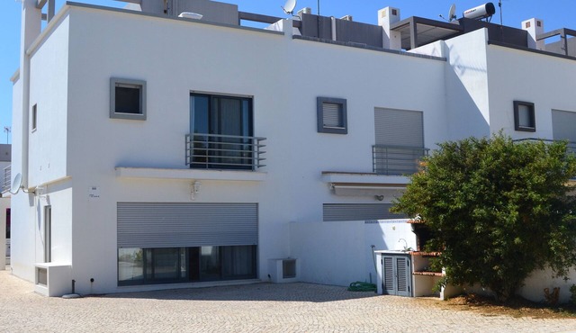 Beachfront house, Manta Rota, Algarve (Private pool, Outdoor BBQ, Free Wifi, AC .)
