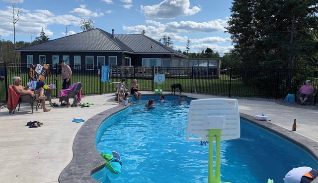 Beachfront Resort Living! Enjoy your own private pool, hot tub, sauna. Sleeps 14