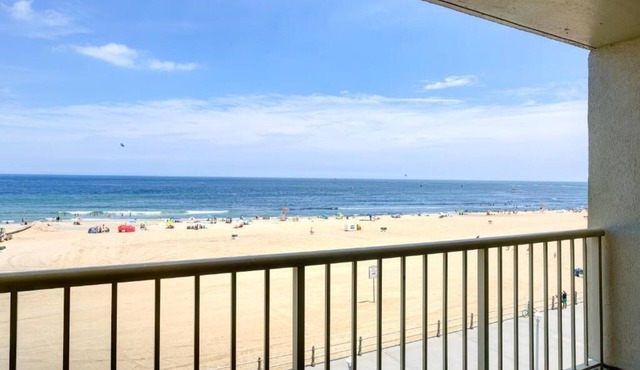 Beachfront Resort! 1 Bedroom Oceanfront room at Beach Quarters Resort