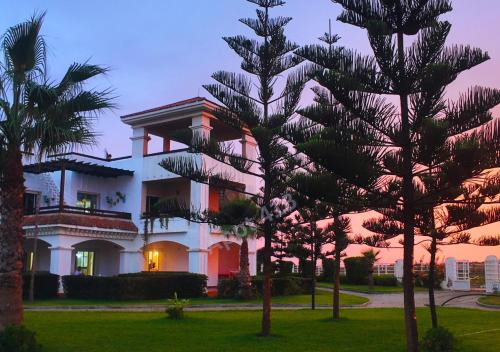 Beachfront Resort Flat with 4 Pools 20 Min Tangier
