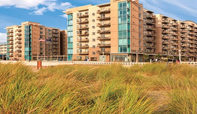 Beachfront Resort on the Promenade w/Ocean Views!