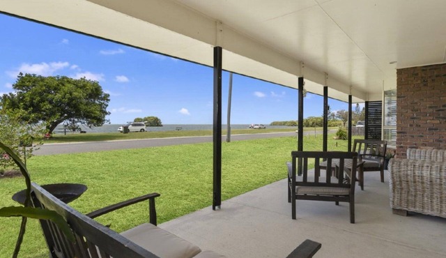 BEACHFRONT - Seaview Bungalow