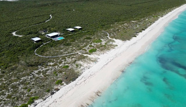 Beachfront ! Seclusion and Privacy, Miles of Beach, Perfect for a Couple!
