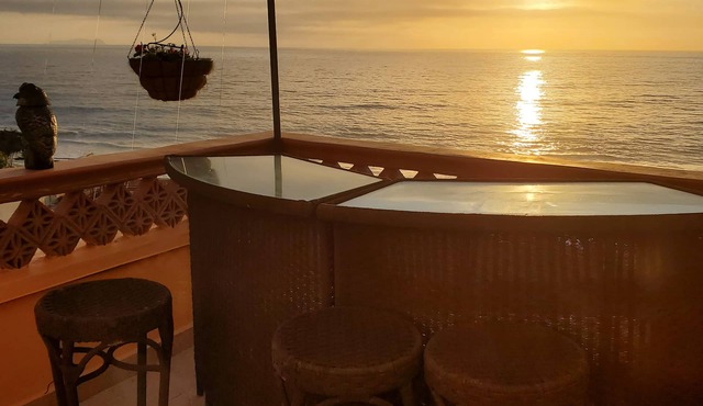 Beachfront - Spectacular Luxury Single Family Home/Views - Newly Renovated