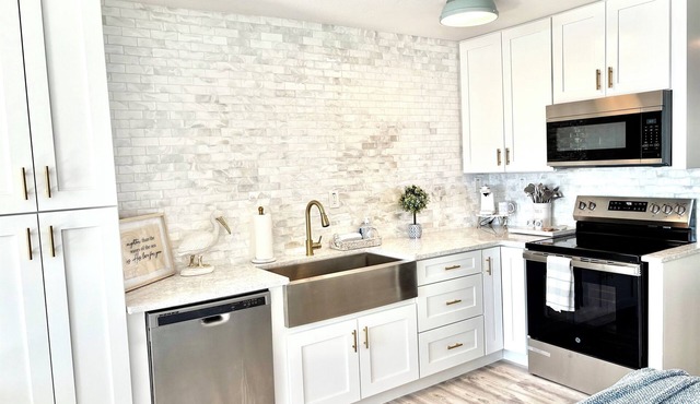 Beachfront Studio condo~just remodeled!