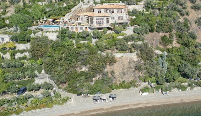 Beachfront, Stone-Built, Beautifully-Appointed, Spacious 5-bedroom Villa.