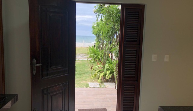 Beachfront studio apartment with a beautiful ocean view.
