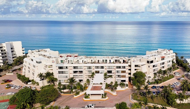 Beachfront studio at Cancun Hotel Area, with private access to the beach