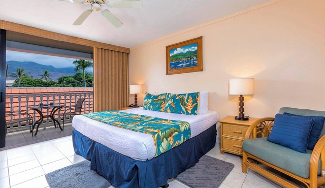 Beachfront studio in historic Lahaina with lanai views summer deals