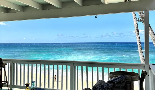 Beachfront Studio in North Shore - Upper Unit