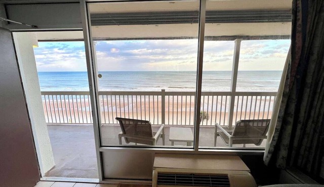 Beachfront Studio - King Bed & Direct Ocean View