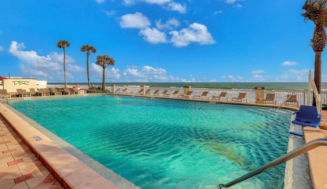 Beachfront Studio w/Balcony, Resort Pool & Walkable Location
