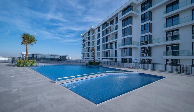 Beachfront Studio W Pool & Gym Access