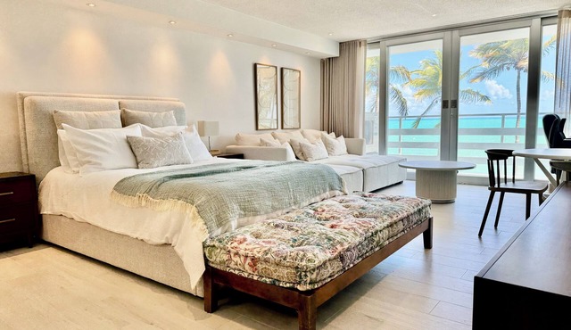Beachfront Studio w/Pool & Ocean View
