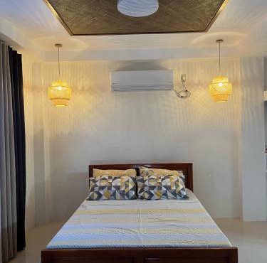 Beachfront Studio with Cozy and Spacious Balcony