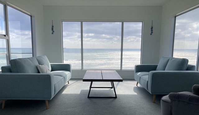 Beachfront - Surrounded by Paradise