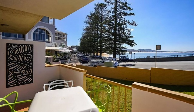 Beachfront Terrigal - across from the beach