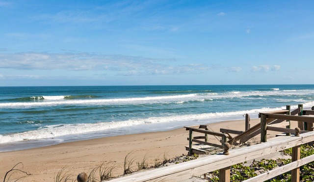 Beachfront Townhouse #4 Private Beach & pool -SLEEPS 8- 1King, 3Queens