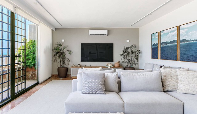 Beachfront triplex penthouse in Ipanema - Ipa010