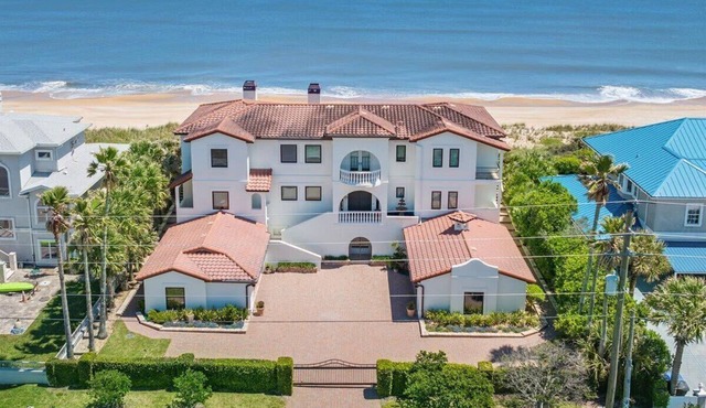 Beachfront Villa: View Deck + Pool Table + Slps 22
